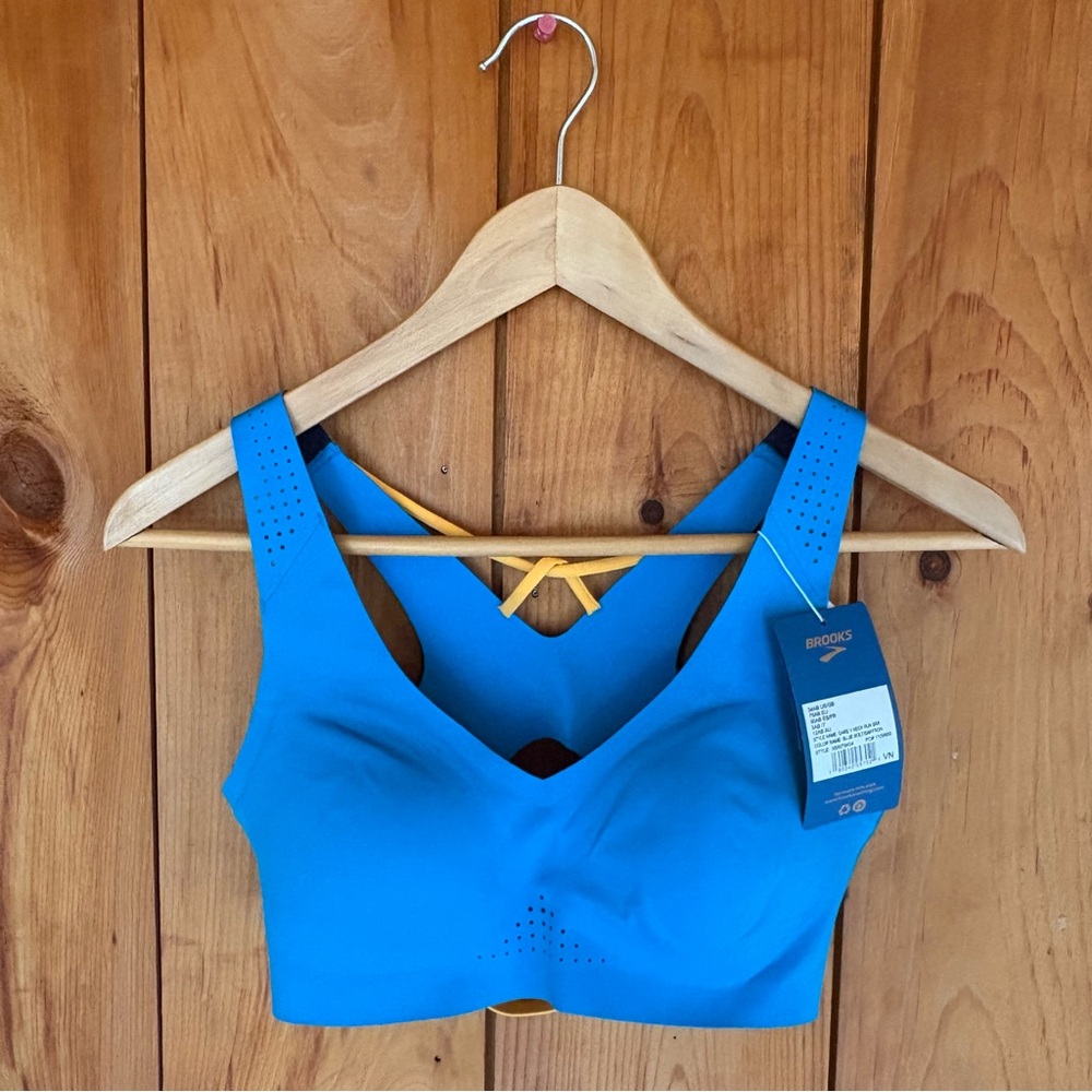 NWT Brooks Dare V Neck Run Bra